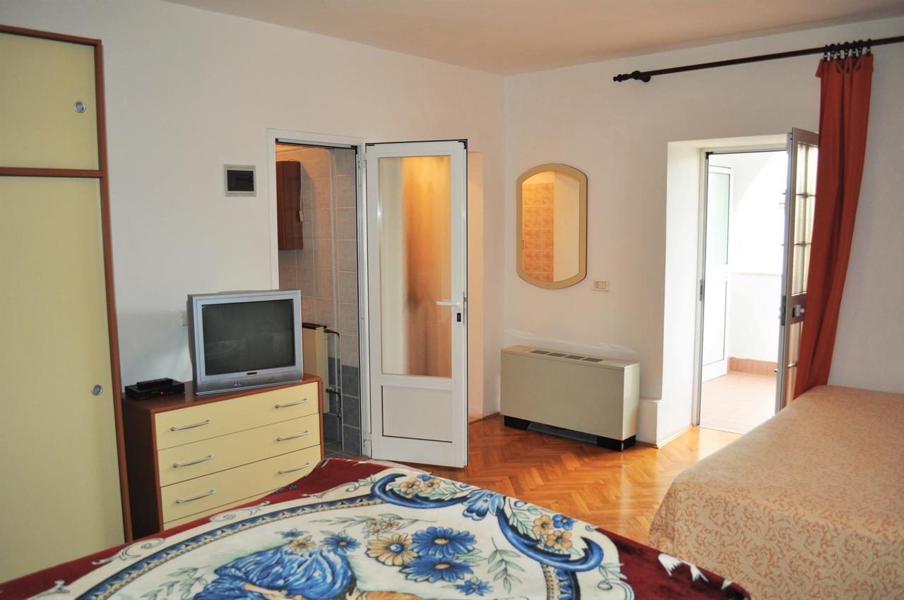 Tri Srca Apartments & Rooms Funtana Luaran gambar