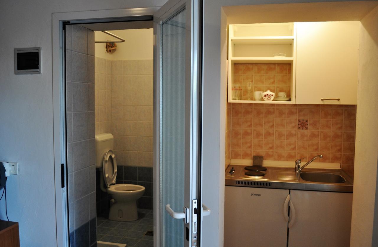 Tri Srca Apartments & Rooms Funtana Luaran gambar