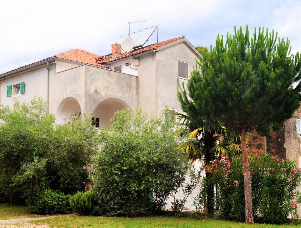 Tri Srca Apartments & Rooms Funtana Luaran gambar
