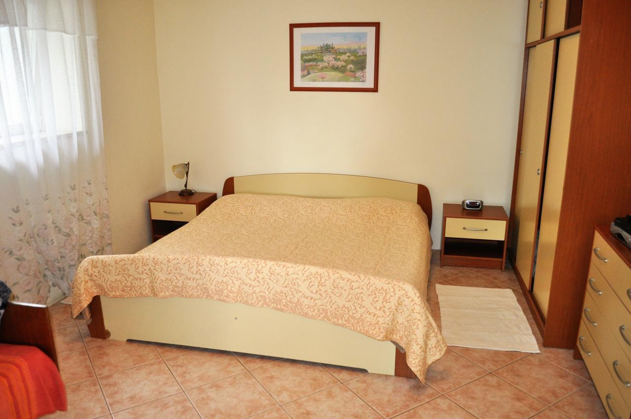 Tri Srca Apartments & Rooms Funtana Luaran gambar