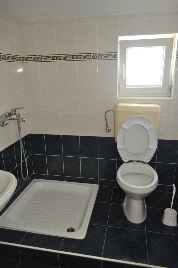 Tri Srca Apartments & Rooms Funtana Luaran gambar