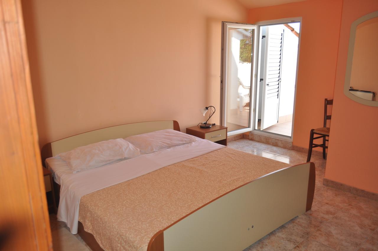 Tri Srca Apartments & Rooms Funtana Luaran gambar