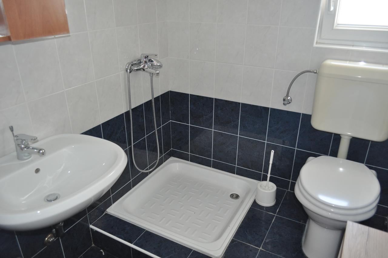 Tri Srca Apartments & Rooms Funtana Luaran gambar