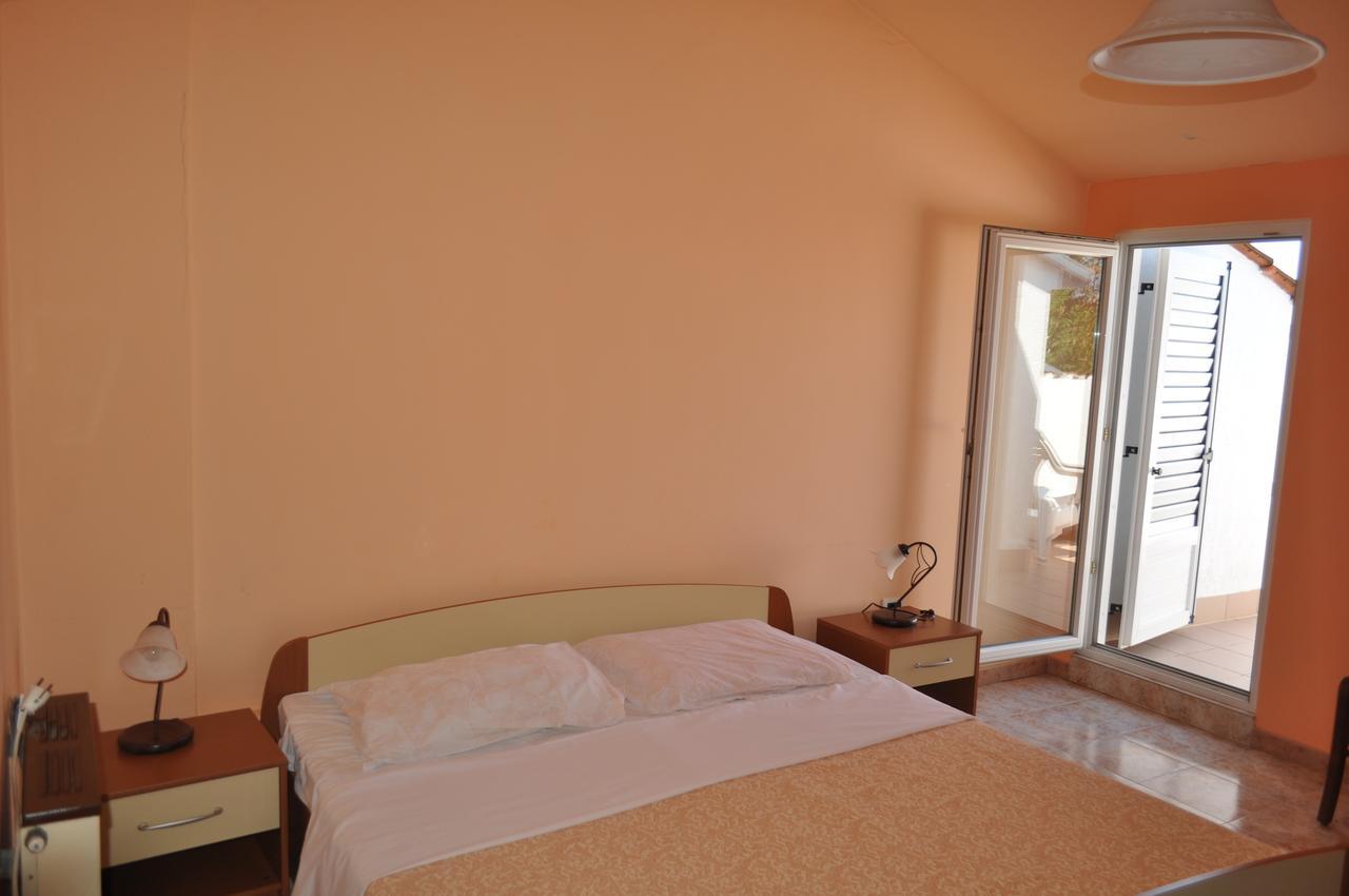 Tri Srca Apartments & Rooms Funtana Luaran gambar