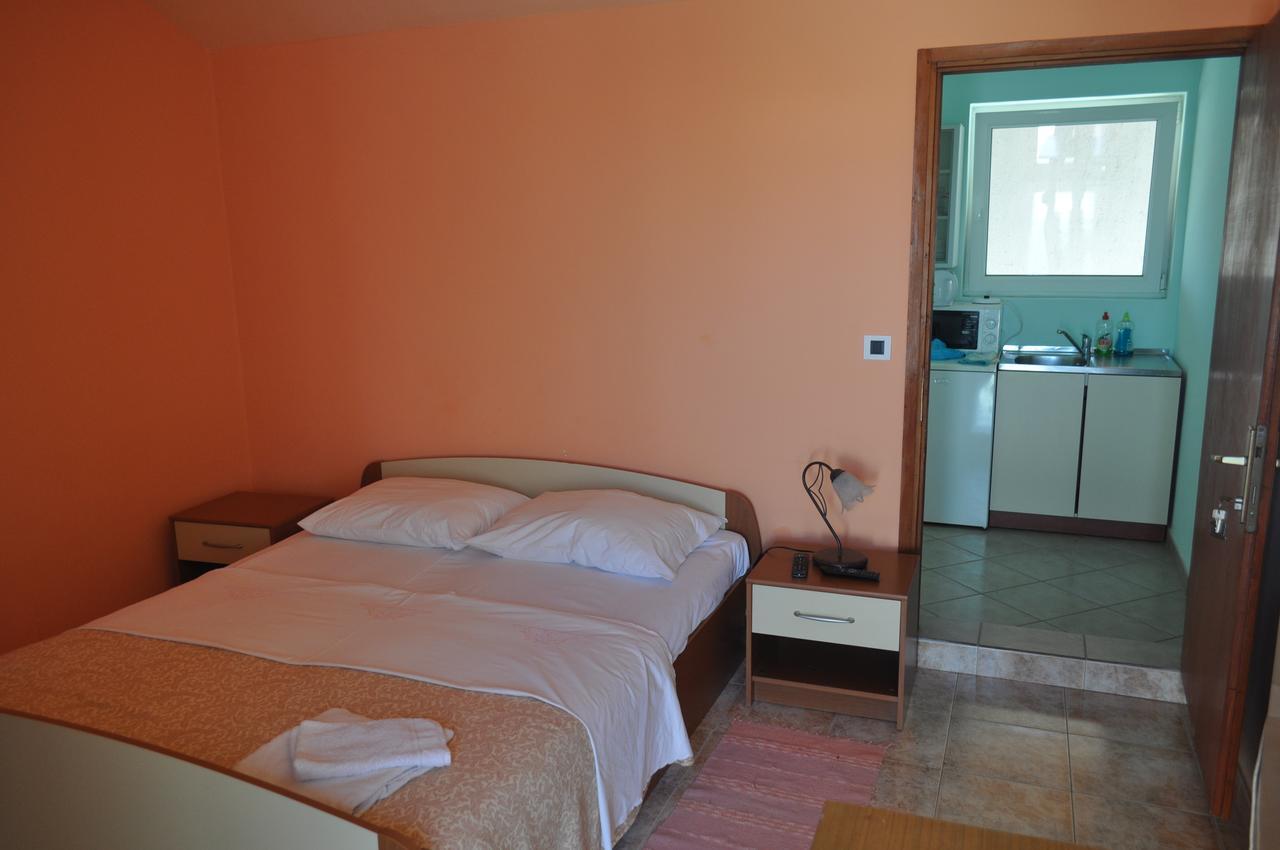 Tri Srca Apartments & Rooms Funtana Luaran gambar